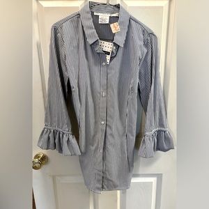 Gretchen Scott navy/white pinstripe fitted tunic with ruffled sleeves. Large.